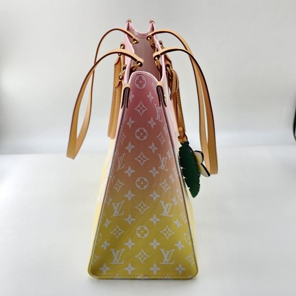 Louis Vuitton Monogram Giant By The Pool Onthego GM Tote In Like New Condition - Picture 8 of 10